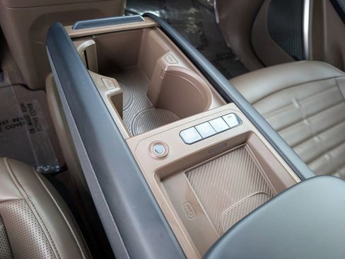 Certified 2024 Kia EV9 Land image 32