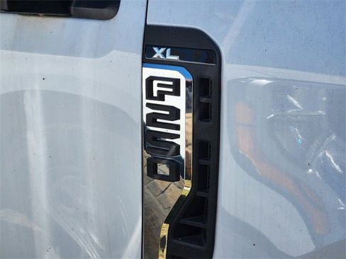Used 2023 Ford F250 XL image 7