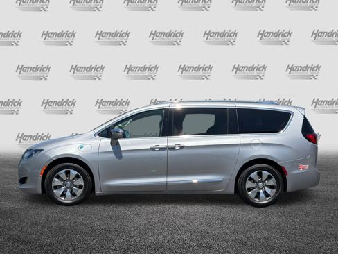 Used 2017 Chrysler Pacifica Platinum FWD image 8