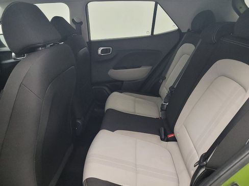 Used 2022 Hyundai Venue SEL FWD image 18