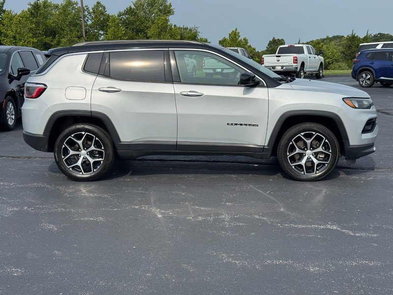 Used 2024 Jeep Compass Limited AWD/4WD image 2