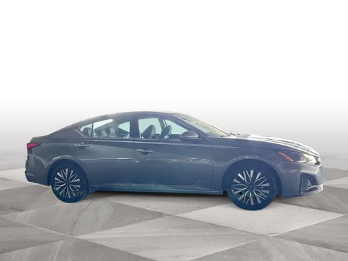 Used 2023 Nissan Altima 2.5 SV FWD image 9
