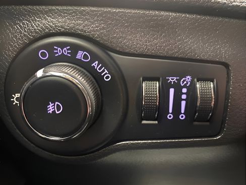 Used 2019 Jeep Compass Latitude w/ Cold Weather Group image 21