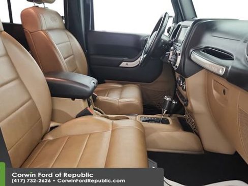 Used 2011 Jeep Wrangler Unlimited Rubicon w/ Dual Top Group image 23