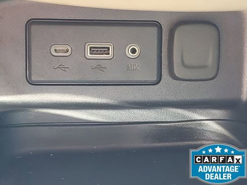 Used 2021 Chevrolet Equinox LS image 32