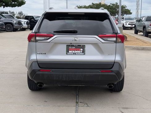 Used 2019 Toyota RAV4 XLE w/ Convenience Package FWD image 7
