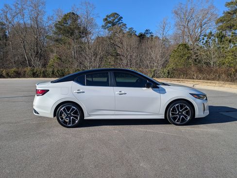 Used 2024 Nissan Sentra SR w/ SR Premium Package image 4