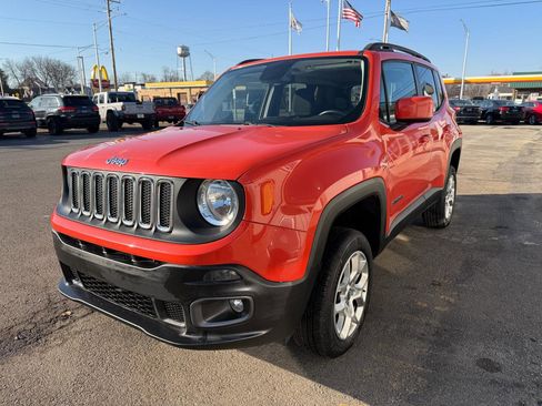 Used 2015 Jeep Renegade Latitude w/ Popular Equipment Group image 7