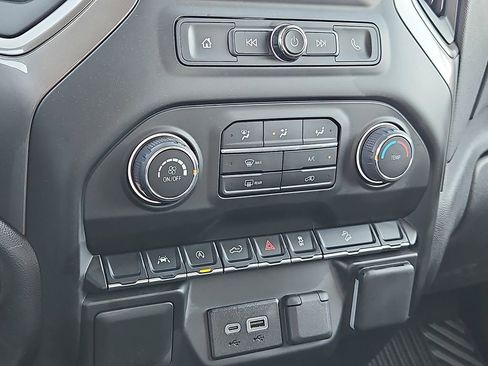 Used 2025 Chevrolet Silverado 1500 Custom Trail Boss w/ Turbomax Blackout Package AWD/4WD image 17