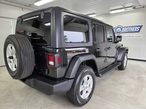 Used 2019 Jeep Wrangler Unlimited Sport S AWD/4WD image 12