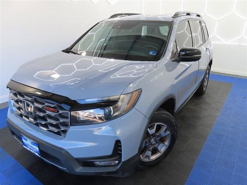 Used 2023 Honda Passport TrailSport image 2