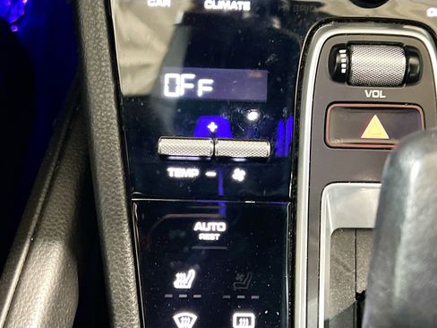 Used 2019 Porsche Cayenne AWD/4WD image 12