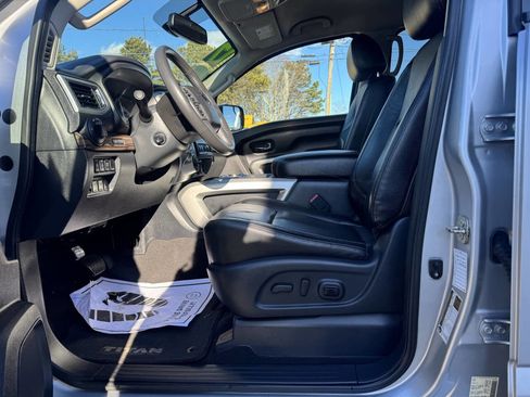 Used 2017 Nissan Titan SL image 18
