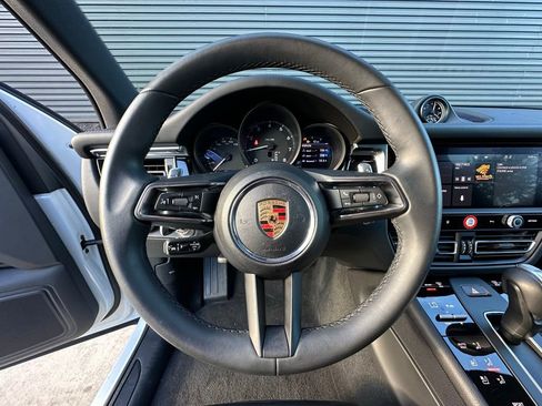 Used 2025 Porsche Macan image 15