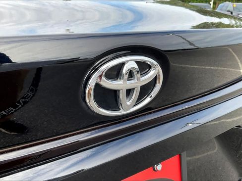 Used 2025 Toyota Corolla LE FWD image 30