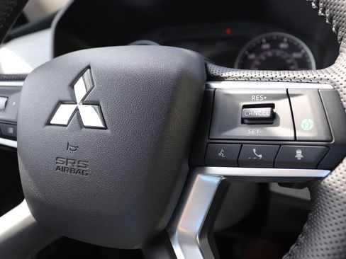 Used 2025 Mitsubishi Outlander SE AWD/4WD image 21