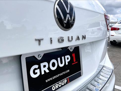 Used 2024 Volkswagen Tiguan SE FWD image 29