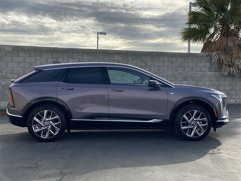 New 2026 Cadillac Optiq Luxury 1 image 12