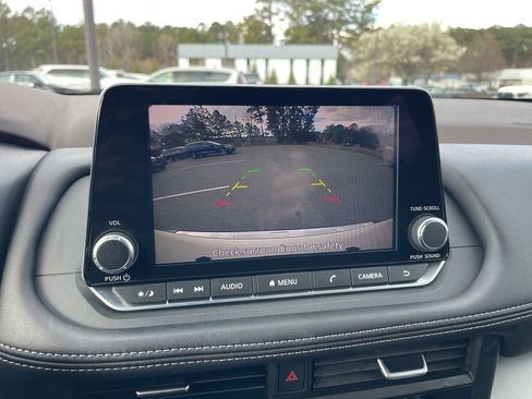 Used 2023 Nissan Rogue SV image 15