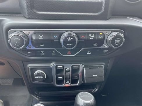 Used 2023 Jeep Gladiator Sport AWD/4WD image 33