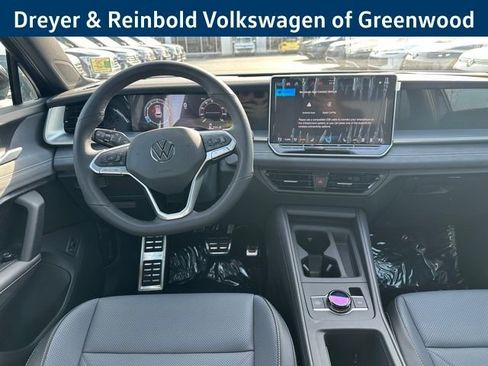 New 2026 Volkswagen Tiguan SE R-Line image 11