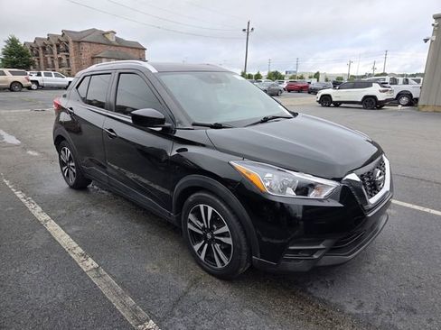 Used 2020 Nissan Kicks SV FWD image 2