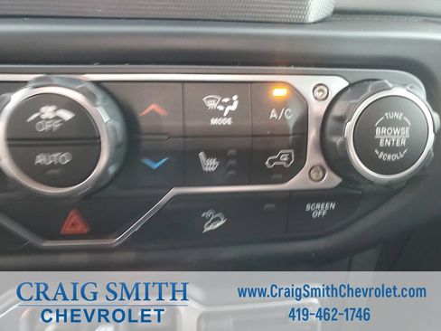 Used 2019 Jeep Wrangler Unlimited Sahara w/ Cold Weather Group AWD/4WD image 27