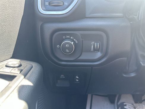 Used 2021 RAM 1500 Big Horn image 17