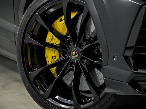 Used 2020 Lamborghini Urus AWD/4WD image 3