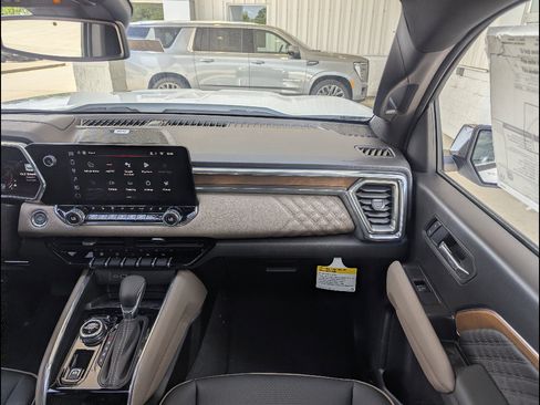 New 2026 GMC Canyon Denali AWD/4WD image 4