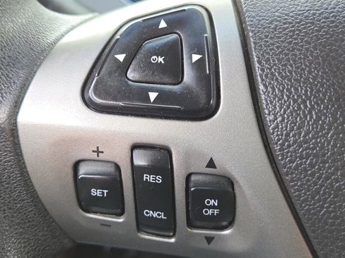 Used 2014 Ford Taurus SE FWD image 24