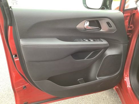 New 2026 Chrysler Pacifica Select image 15