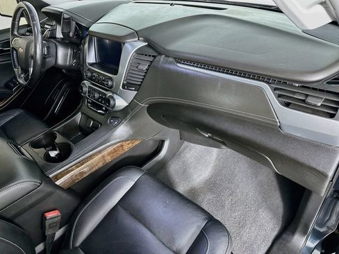 Used 2019 Chevrolet Suburban LT w/ Luxury Package AWD/4WD image 31