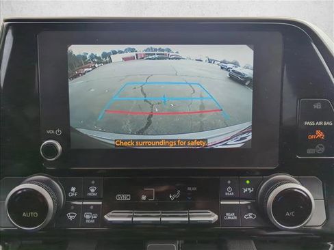 Used 2023 Toyota Highlander L image 17