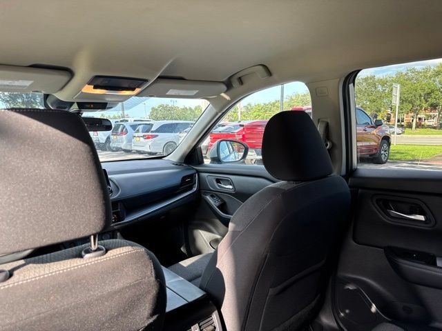 Used 2025 Nissan Rogue SV AWD/4WD image 19