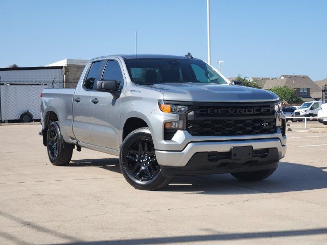 Used 2025 Chevrolet Silverado 1500 Custom RWD image 2