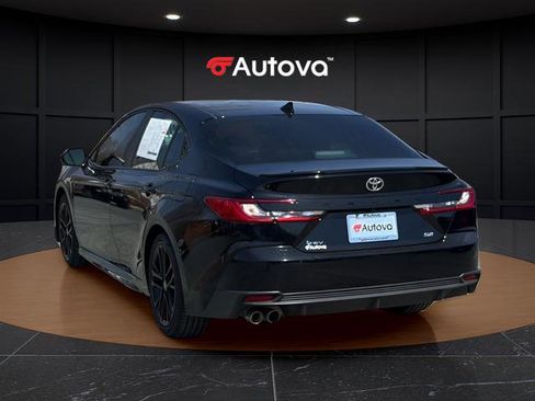 Used 2025 Toyota Camry SE w/ Convenience Package image 3