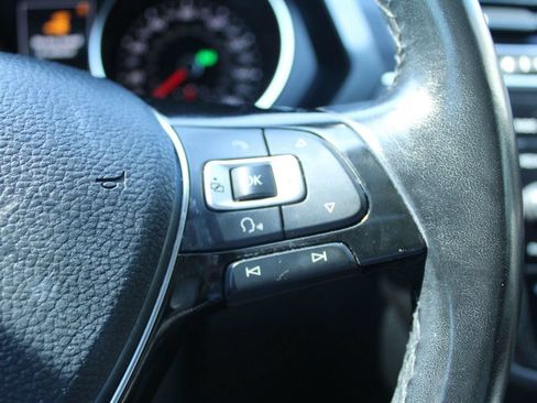 Used 2018 Volkswagen Tiguan SE FWD image 23