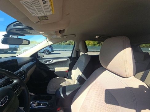 Used 2020 Ford Escape SE image 12