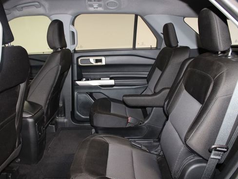 Used 2023 Ford Explorer XLT AWD/4WD image 23