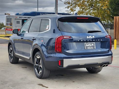 New 2025 Kia Telluride S image 3