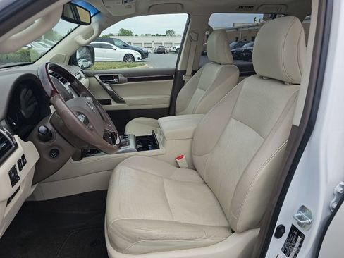 Used 2017 Lexus GX 460 Premium w/ Premium Package AWD/4WD image 3