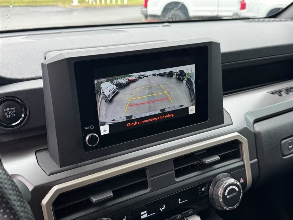 Used 2025 Toyota Tacoma SR5 AWD/4WD image 28