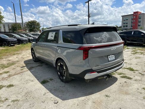 New 2026 Kia Carnival EX FWD image 5