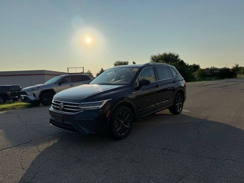 Used 2022 Volkswagen Tiguan SE AWD/4WD image 11