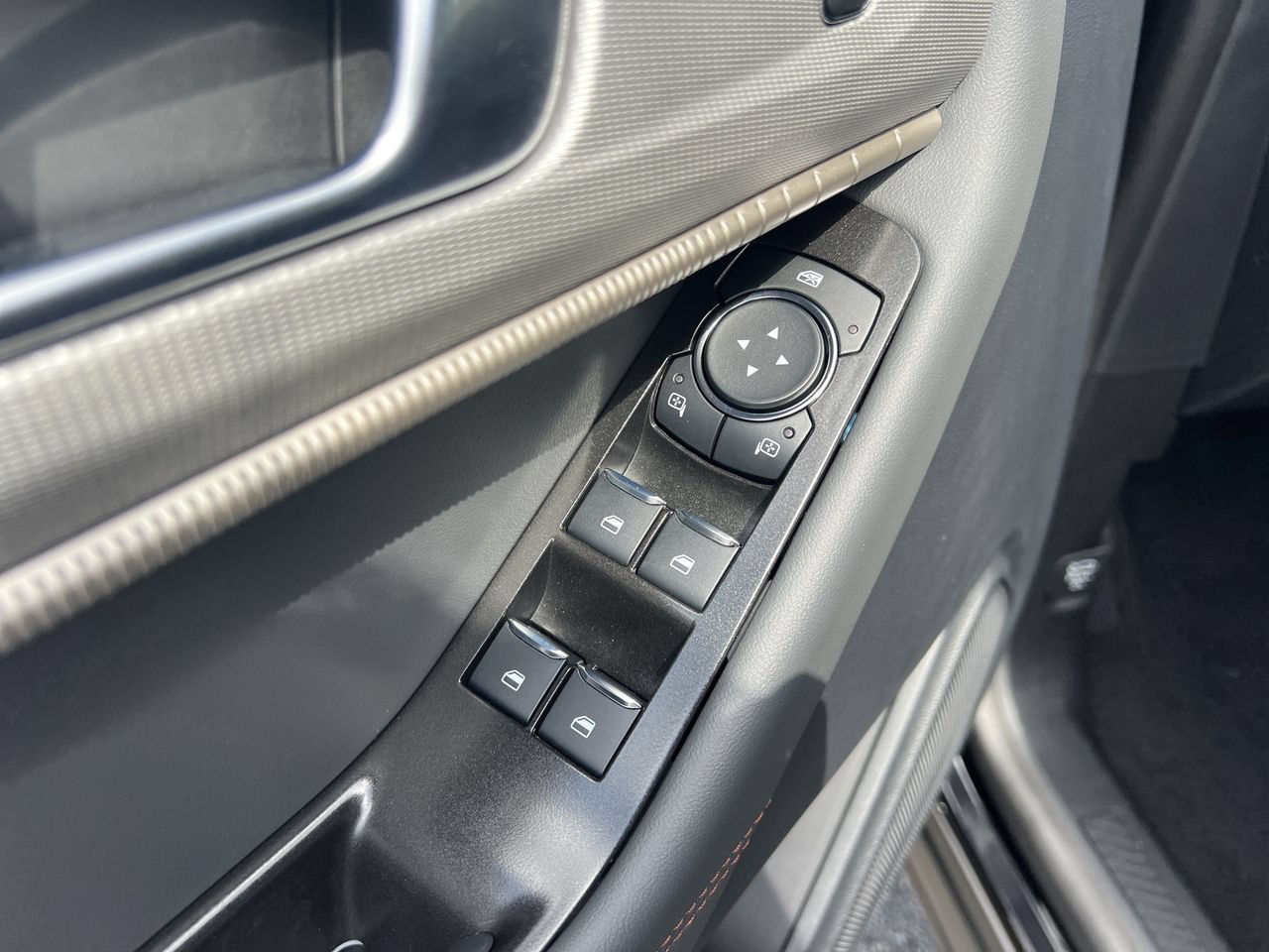 New 2026 Ford Explorer Active RWD image 13