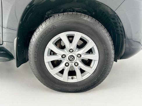 Used 2019 Toyota Land Cruiser w/ Preferred Accessory Package AWD/4WD image 31