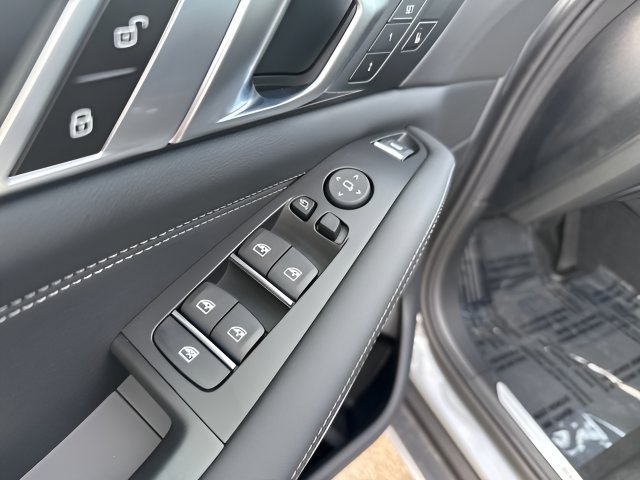 Used 2026 BMW X5 xDrive50e AWD/4WD image 11