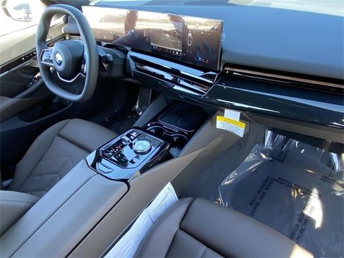 New 2025 BMW 530i image 12