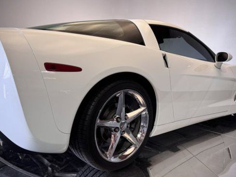 Used 2011 Chevrolet Corvette Coupe w/ Preferred Equipment Group RWD image 27